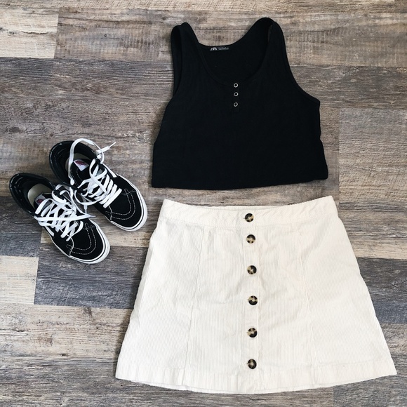 Corduroy Tortoise Buttoned Mini Skirt - Picture 3 of 7